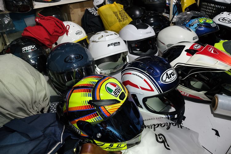Awas Cuci Helm Pakai Uap atau Pemanas, Bisa Bikin Interior Goyang!