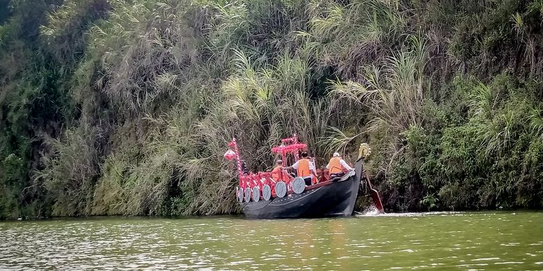 Lubang tambang di Bandung Barat disulap jadi danau, objek wisata anyar di Kota Baru Parahyangan bernama Tepi Danau.