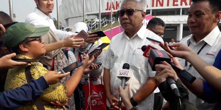 Direktur Utama PT Jakarta Propertindo memberikan keterangan kepada wartawan seusai menghadiri peresmian Jakarta International Velodrome di Rawamangun, Rabu (15/4/2018).