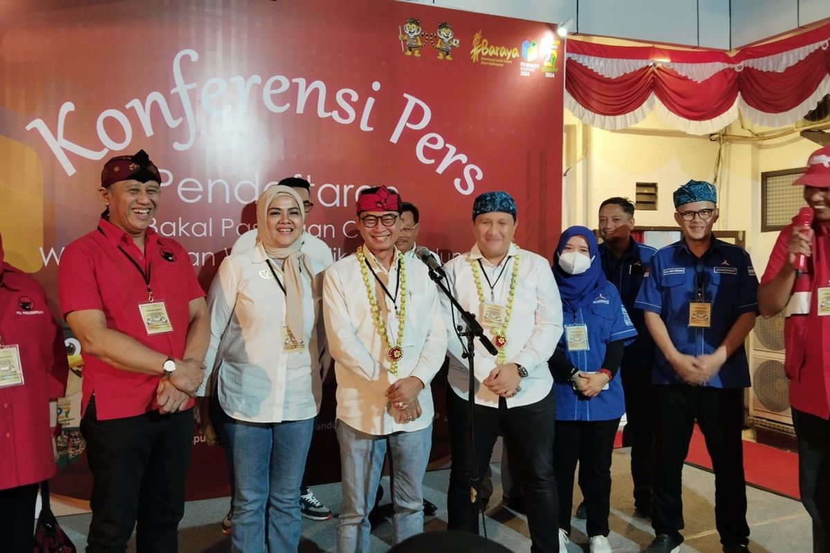 Bakal calon Wali Kota Bandung dan Wakil Wali Kota Bandung, Dandan Riza Wardhana-Arif Wijaya, menjadi peserta Pilkada Kota Bandung yang terakhir mendaftarkan diri ke KPU Kota Bandung, Kamis (29/8/2024) malam.