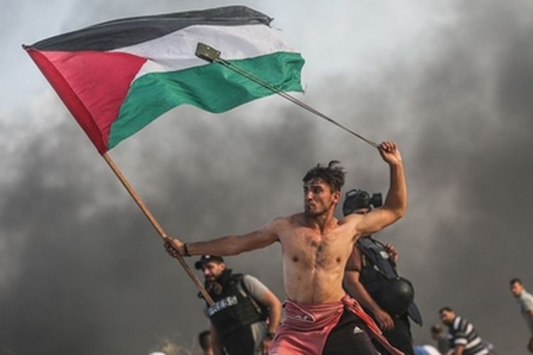 Foto Aed Abu Amro saat Great March of Return di Gaza, Palestina, diambil oleh fotografer Anadolu Agency, Mustafa Hassona pada 22 Oktober 2018.