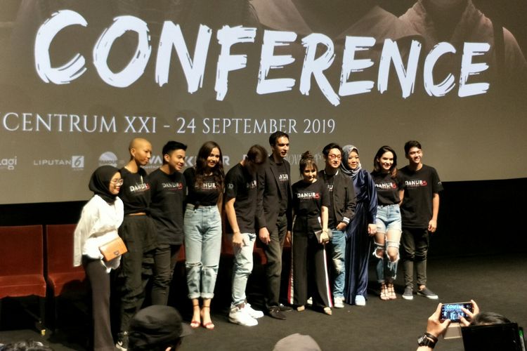 Jumpa pers Danur 3: Sunyaruri di kawasan Epicentrum, Kuningan, Jakarta Selatan, Selasa (24/9/2019). Terlihat di dalamnya Prilly Latuconsina, Manoj Punjabi, Syifa Hadju, Umay Shahab, Rizky Nazar, dan Steffi Zamora.