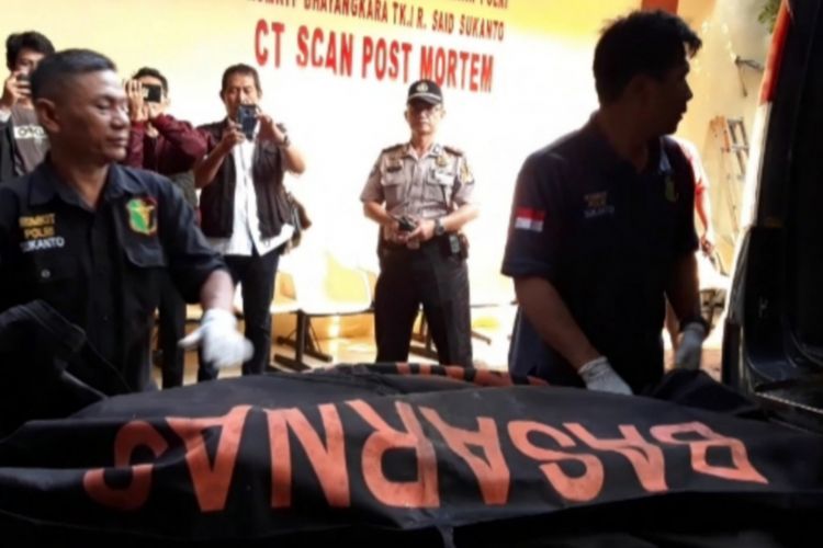 Tujuh kantong jenazah korban Lion Air tiba di RS Polri, Kramatjati, Jakarta Timur, Senin (29/10/2018)