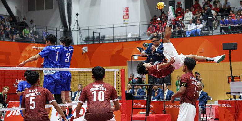 Aksi Tim Kuadran Putra Sepak Takraw Indonesia dalam final Asian Games 2026 Aichi-Nagoya melawan Jepang di Mizuho Park Gymnasium, Nagoya, Jepang, Sabtu (3/10/2026).