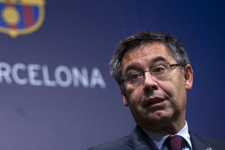 Presiden FC Barcelona, Josep Maria Bartomeu, dalam konferensi pers di Camp Nou, Barcelona, 2 Oktober 2017.