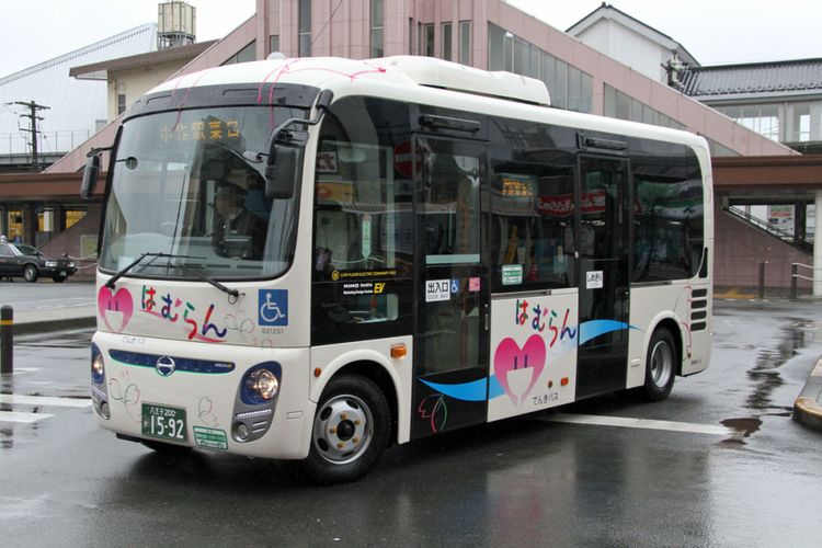 Bus listrik berbasis Hino Poncho.