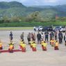 Presiden Jokowi Disambut Tarian Tiba Meka di Bandara Labuan Bajo 