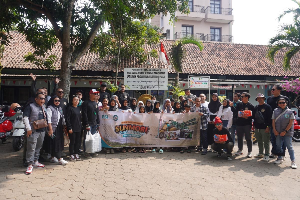 BSI Maslahat dan Vespa GT Club Indonesia mengadakan acara Sunday Morning Riding (Sunmori)) sambil berbagi Warteg Mobile pada Minggu (27/8/2023) di Yogyakarta.