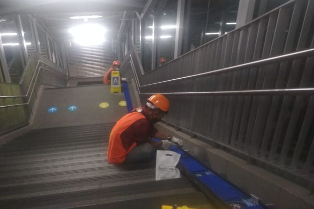 MRT Jakarta lakukan perbaikan fasilitas akses jalur sepeda non lipat di lingkungan MRT 