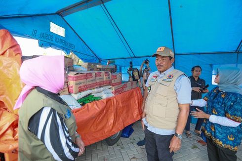 Tinjau Banjir Grobogan, Pj Gubernur Jateng Serahkan Bantuan untuk Pengungsi