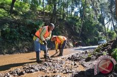 Jalur Masuk Wisata Telaga Sarangan Magetan Jatim Longsor