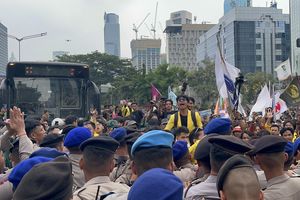 Dicegat ke Bundaran HI, Massa BEM UI Sempat Saling Dorong dengan Polisi