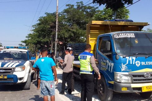 Motor Tabrak Truk Parkir di Lamongan, Satu Orang Tewas