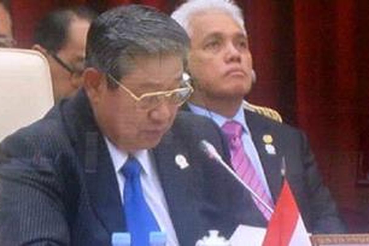 Presiden Susilo Bambang Yudhoyono didampingi Menteri Koordinator Bidang Perekonomian Hatta Rajasa saat berbicara di KTT ASEAN  Korea Selatan, Senin (19/11/2012).
