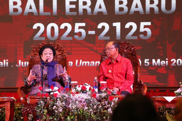 Presiden kelima RI sekaligus Ketua Umum PDI-P Megawati Soekarnoputri saat menjadi pembicara utama dalam seminar konsep pembangunan Bali 100 tahun ke depan, bersama Gubernur Bali I Wayan Koster, di Badung, Bali, Jumat (5/5/2023).