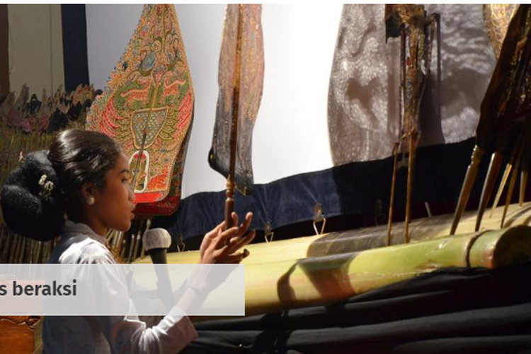 Penampilan Sadu Pramesi, dalang cilik perempuan di Festival Dalang Cilik UNY.