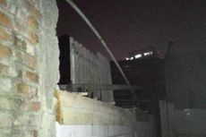 Mereka Rela Lompat Tembok Beton demi Ibadah di Masjid