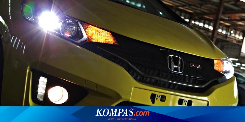 Bahaya Di Balik Sinar Lampu Putih Saat Hujan