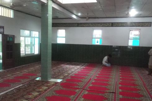 Saat Pengurus Masjid Melihat PSK Kalijodo Meneteskan Air Mata Usai Shalat