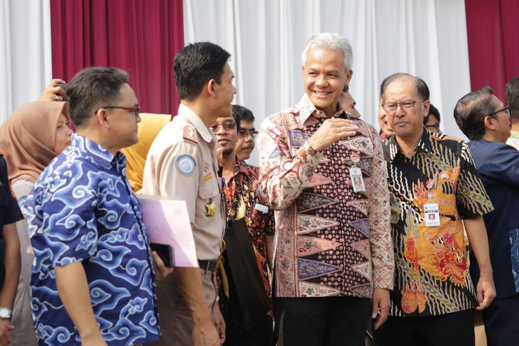 Gubernur Jawa Tengah (Jateng) Ganjar Pranowo melepas Ekspor Raya Produk Perikanan Jateng Tahun 2019 di Balai KIPM Semarang. Jumat (22/11/2019)