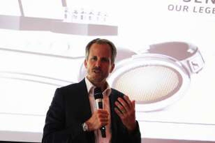 CEO Sennheiser, Andreas Sennheiser, pada acara peluncuran headphone HE 1, Kamis (30/6/2016) di Marina Bay Sands, Singapura. 