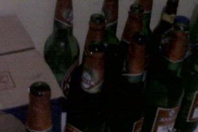 Ilustrasi: barang bukti botol miras disita dari pesta miras anak Walikota Kendari