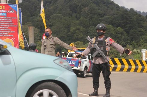 Dalam Sehari, Ratusan Kendaraan Diputar Balik di Check Point Puncak Cianjur