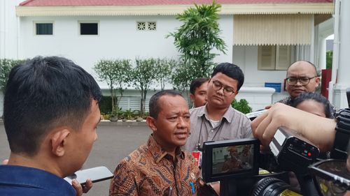 Bahlil Bentuk Relawan Prabowo-Gibran, Bantah Arahan Istana