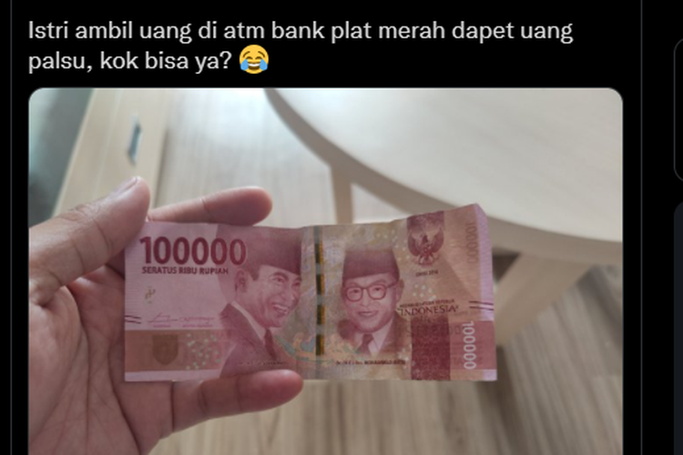 Tangkapan layar twit soal adanya uang palsu pecahan Rp 100.000 di dalam mesin ATM.