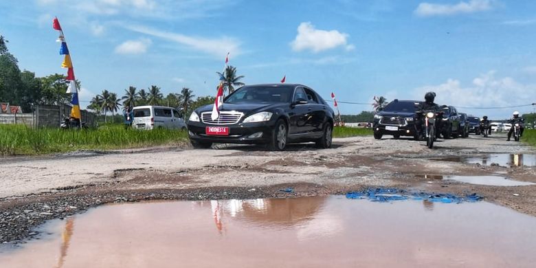 780px x 390px - Tinjauan Jokowi ke Lampung dan Mengapa Jalan yang Baru Diperbaiki Bisa  Rusak Lagi? Halaman all - Kompas.com