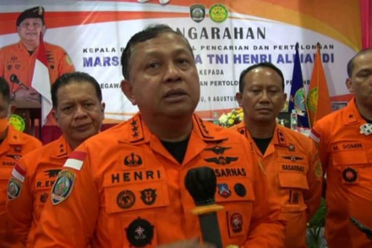 Kepala Basarnas RI Marsdya TNI Henri Alfiandi saat diwawancarai wartawan di Kantor Basarnas Pekanbaru, Selasa (9/8/2022).