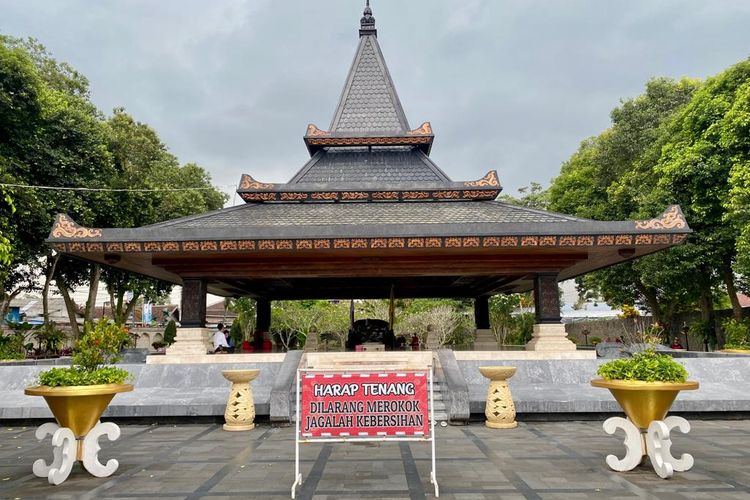 Pendopo berbentuk joglo tempat makam Bung Karno di Blitar, Jawa Timur. 
