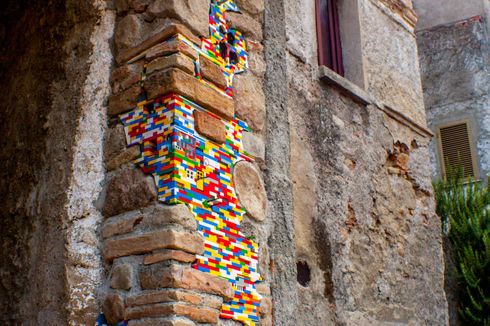Seniman Jerman Renovasi Gedung dengan Lego