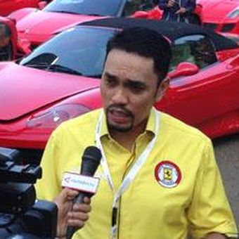 Ahmad Sahroni sebagai Presiden Ferrari Owners Club Indonesia.