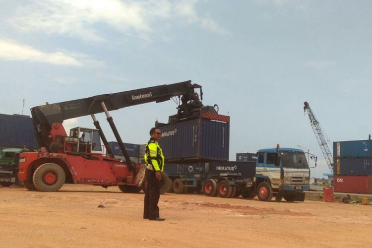 Setelah memeriksa puluhan kontainer berlogo Meratus di Pelabuhan Sei Kolak Kijang, Kecamatan Bintan Timur (Bintim), Bintan, Kepulauan Riau, akhirnya Polda Kepri mengamankan 8 kontainer.