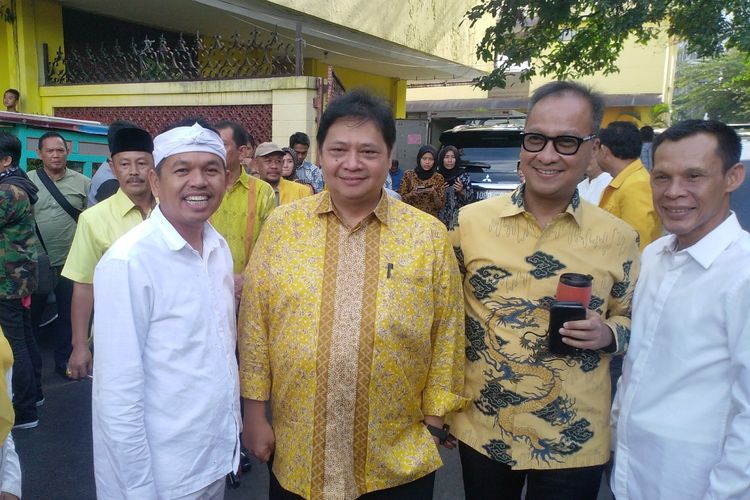 Ketua DPD Partai Golkar Jawa Barat Dedi Mulyadi bersama Ketua Umum Partai Golkar Airlangga Hartarto.
