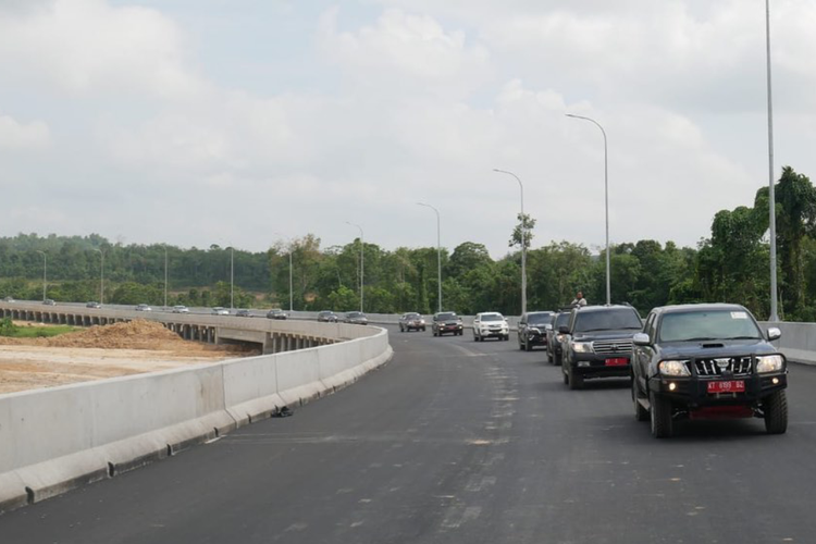 Progres pembangunan Jalan Tol Balikpapan - Samarinda saat tinjauan Gubernur Kaltim Isran Noor berserta jajarannya belum lama ini. 