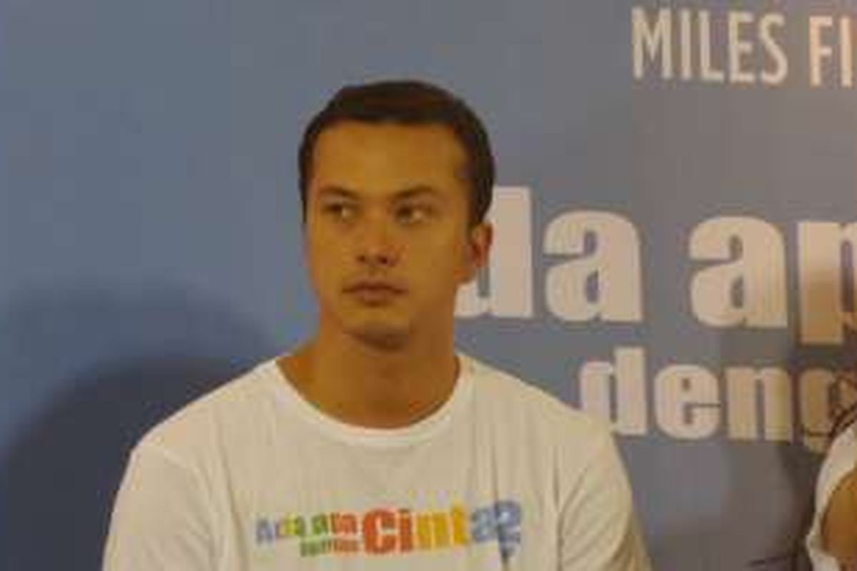 Artis peran Nicholas Saputra saat jumpa pers film Ada Apa dengan Cinta? 2, di Senayan City XXI, Jalan Asia Afrika, Senin (25/4/2016).