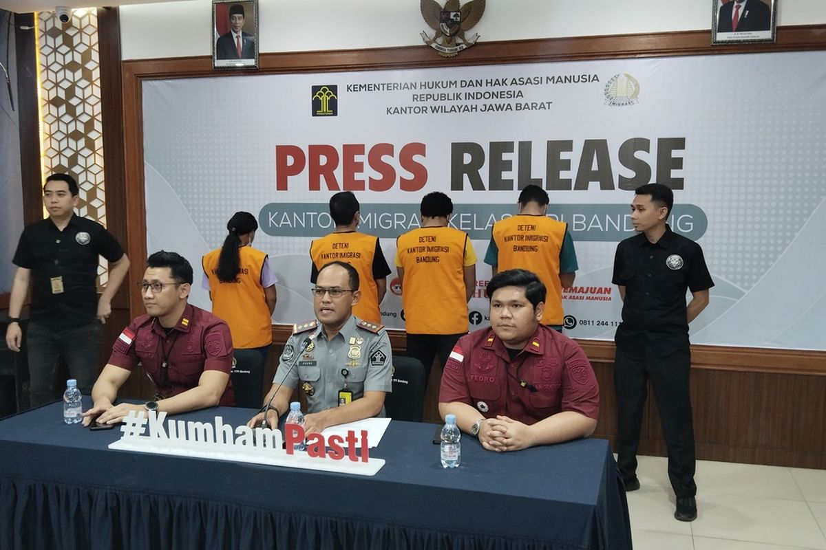 Kantor Imigrasi Kelas I TPI Bandung bakal mendeportasi empat warga negara Timor Leste dengan inisial GBE, VBDR, AMG, dan AM.