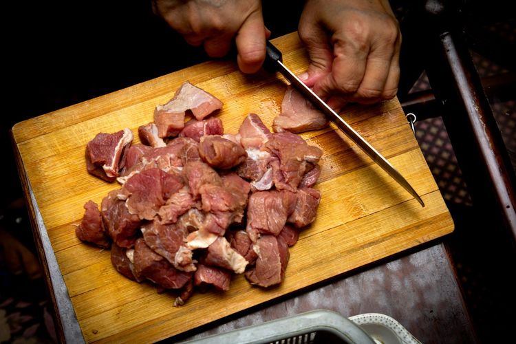 Tips Mengatasi Bau Amis Daging Kurban yang Benar Menurut Pakar