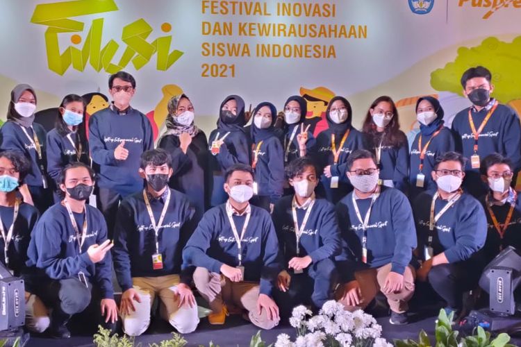 Fiksioner Indonesia sejak Juli 2021 sudah mulai mempersiapkan rangkaian acara Fiksioner Light-Up Entrepreneurial Spirit 2021 atau FLES 2021.