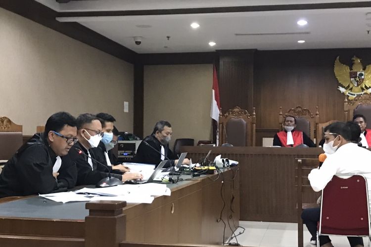 Suami Bupati nonaktif Kolaka Timur Andi Merya Nur, Mujeri Dachri Muchlis saat menjadi saksi kasus dugaan suap persetujuan dana Pemulihan Ekonomi Nasional (PEN) untuk Pemerintah Kabupaten (Pemkab) Kolaka Timur di Pengadilan Tindak Pidana Korupsi (Tipikor) Jakarta, Kamis (7/7/2022).