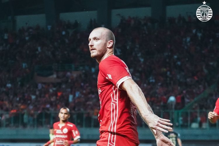 Striker asing Persija Jakarta, Michael Krmncik, merayakan golnya ke gawang Bhayangkara FC dalam pentas Liga 1 2022-2023 pekan ke-8 di Stadion Patriot Candrabhaga, Sabtu (3/9/2022) malam WIB.