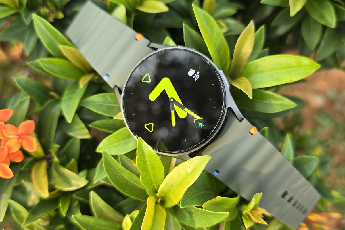 Samsung Galaxy Watch 7 varian warna Green.