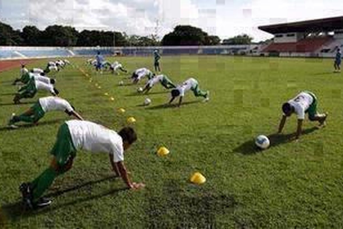 ilustrasi latihan tim nasional usia muda.