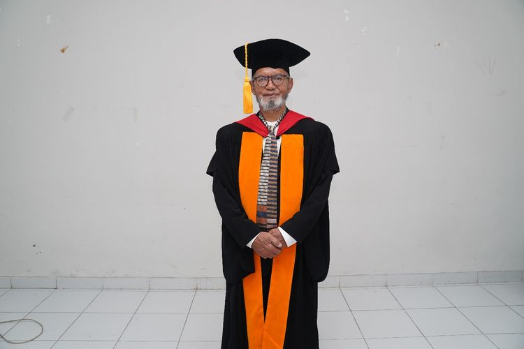 Guru Besar Ilmu Linguistik Forensik Universitas Pendidikan Indonesia (UPI) Prof. Dr. Drs. Aceng Ruhendi Syaifullah, M.Hum.