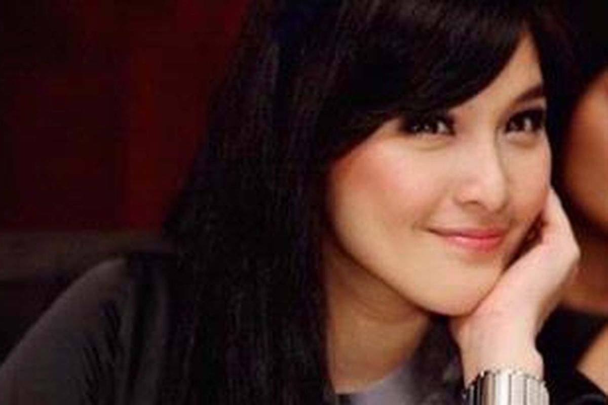 Sandra Dewi saat menghadiri acara peluncuran sebuah sinetron di Plaza Senayan, Jakarta Pusat, Rabu (03/02/2010). 