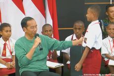 Senyum Jokowi Saat Bertemu Siswa SD di Papua yang Mirip Dirinya Waktu Kecil