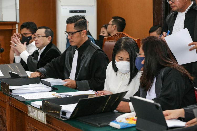 Terdakwa kasus pembunuhan berencana Nofriansyah Yosua Hutabarat (Brigadir J), Putri Candrawathi dan Ferdy Sambo menjalani sidang di Pengadilan Negeri Jakarta Selatan, Selasa (8/11/2022). Jaksa Penuntut Umum menghadirkan 10 orang saksi pada persidangan kali ini.