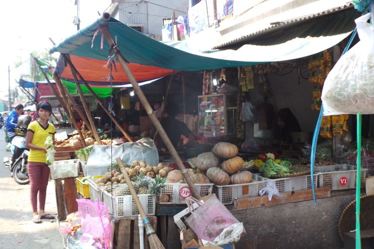 Pedagang sayur di Pasar Palmerah, Jakarta Barat. 